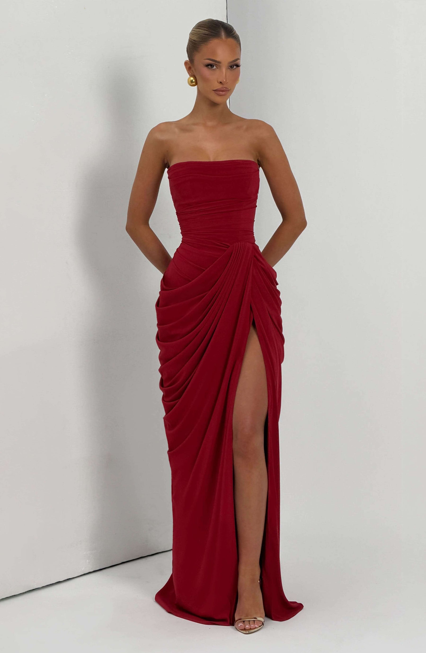 Cyra Maxi Dress - Deep Red Ryvelle