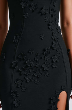 Dalary Maxi Dress - Black Lined Ryvelle