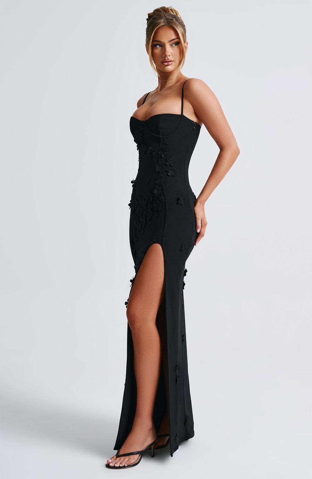Dalary Maxi Dress - Black Lined Ryvelle