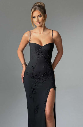 Dalary Maxi Dress - Black Lined Ryvelle