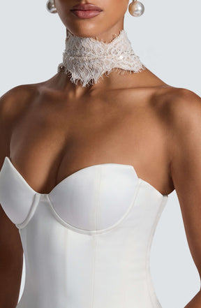 Ellie Lace Neck Veil - Ivory Ryvelle