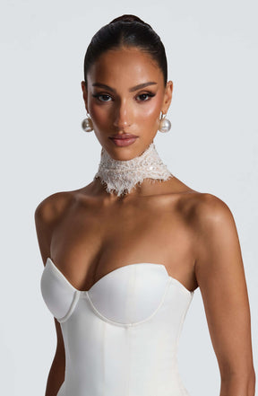 Ellie Lace Neck Veil - Ivory Ryvelle