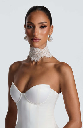 Ellie Lace Neck Veil - Ivory Ryvelle