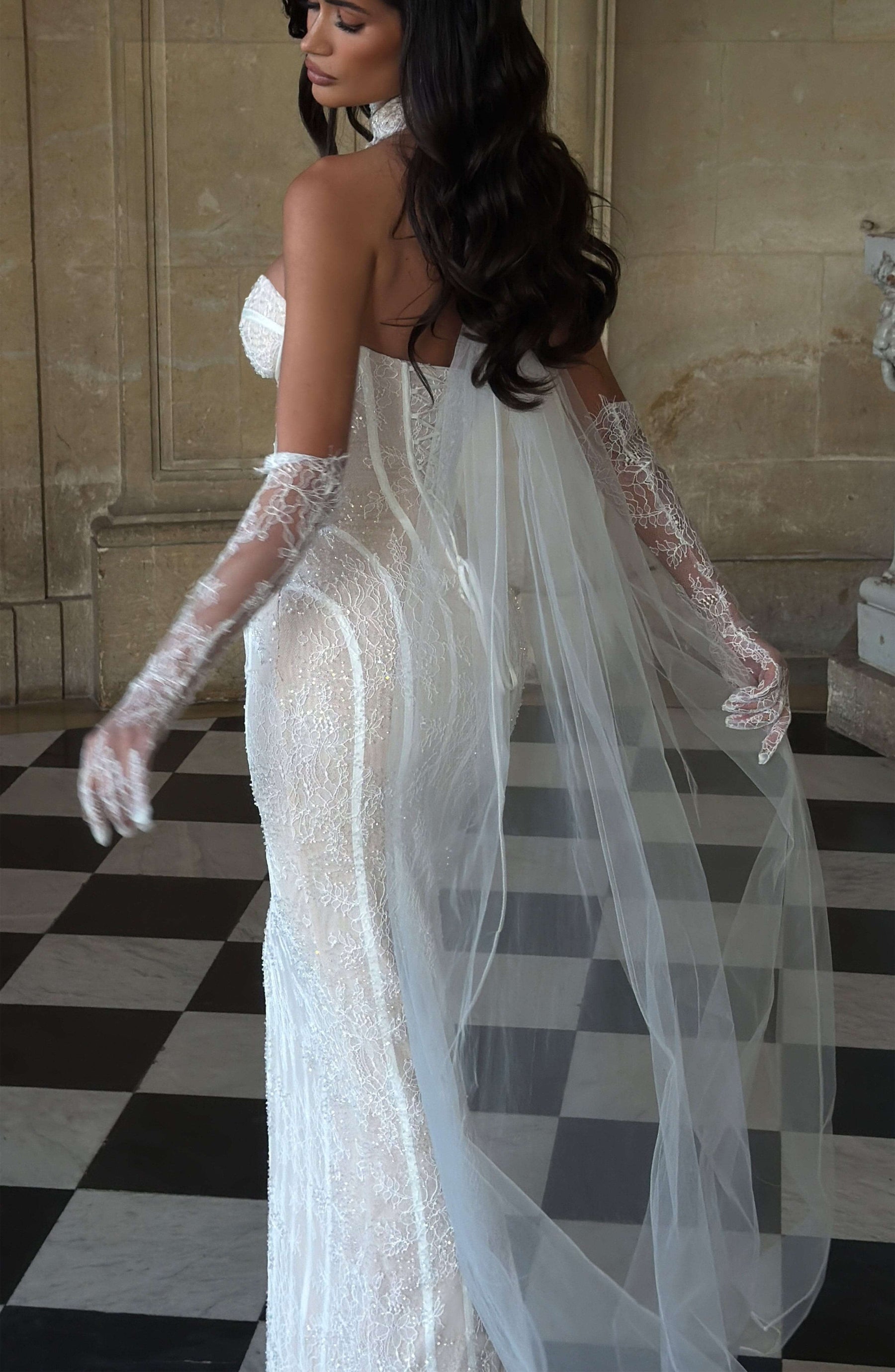 Ellie Lace Neck Veil - Ivory Ryvelle