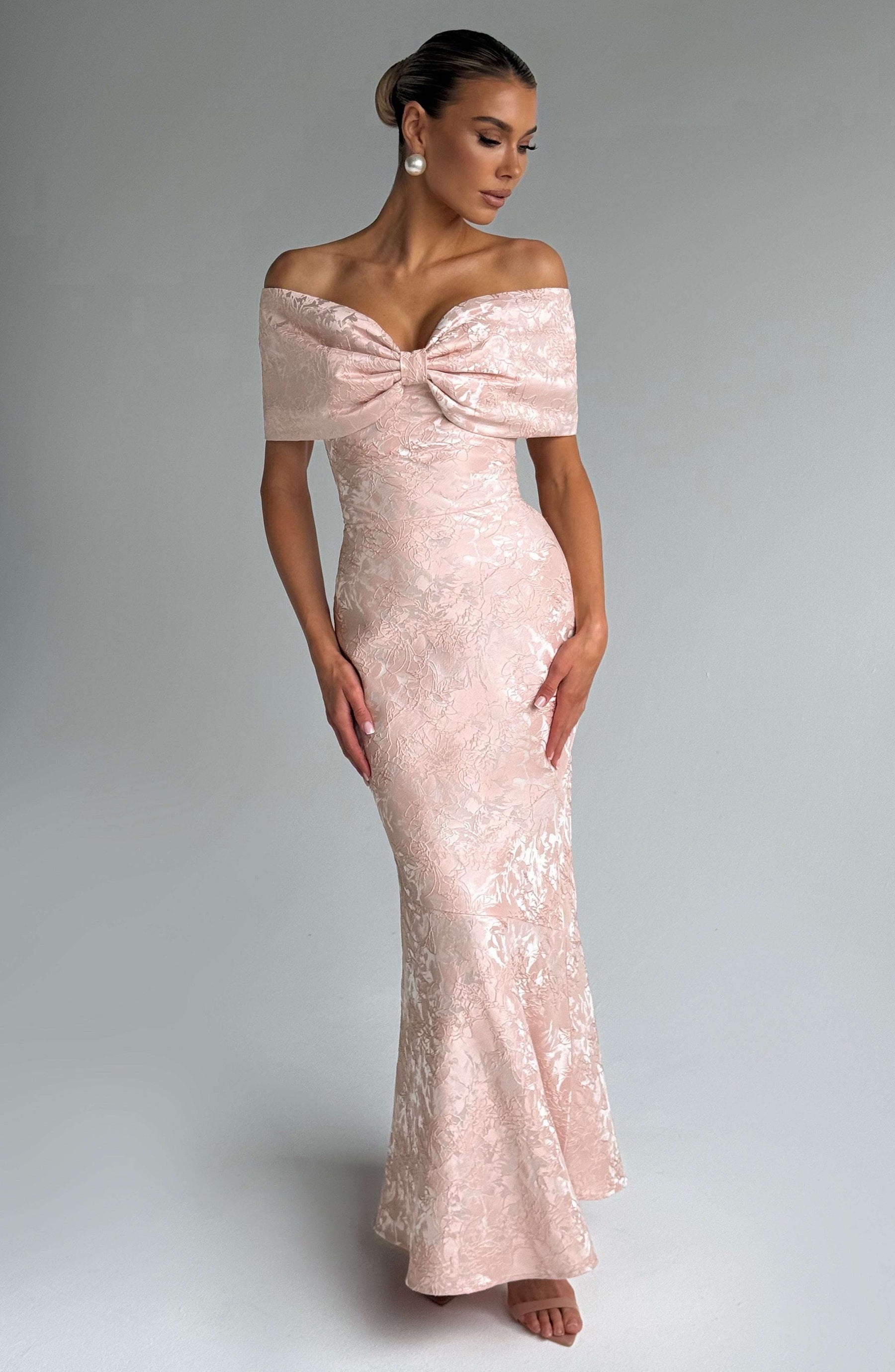 Emberly Maxi Dress - Soft Peach Ryvelle