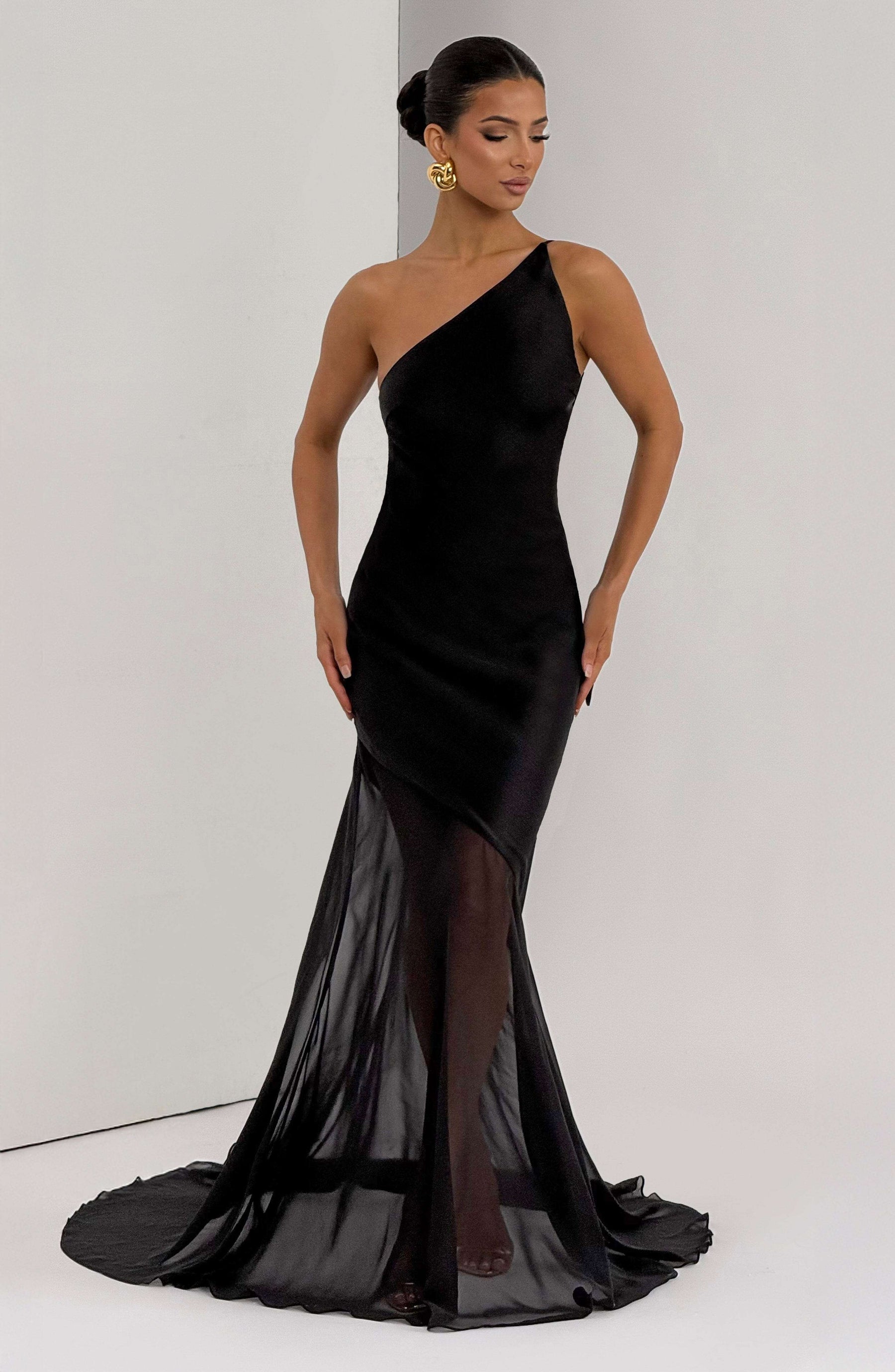 Fable Gown - Black Ryvelle
