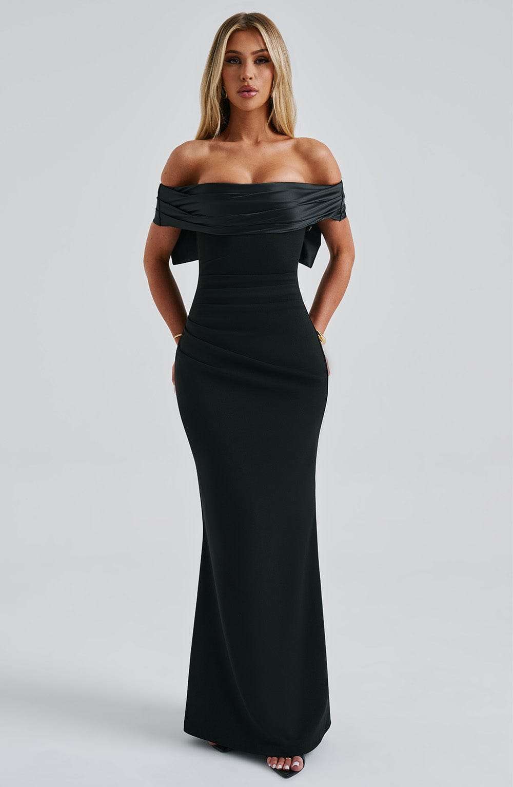 Joanna Maxi Dress - Black Ryvelle