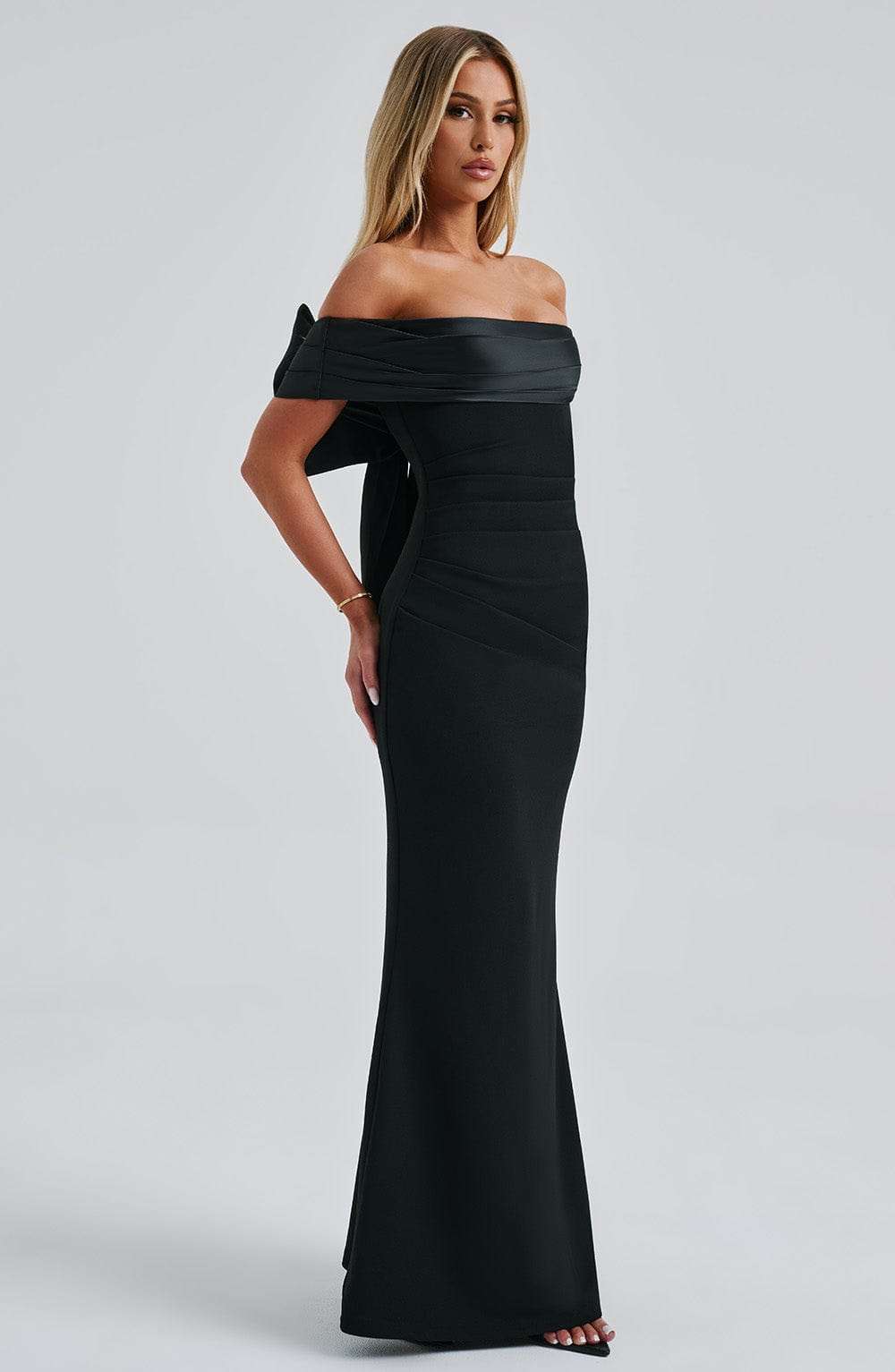 Joanna Maxi Dress - Black Ryvelle