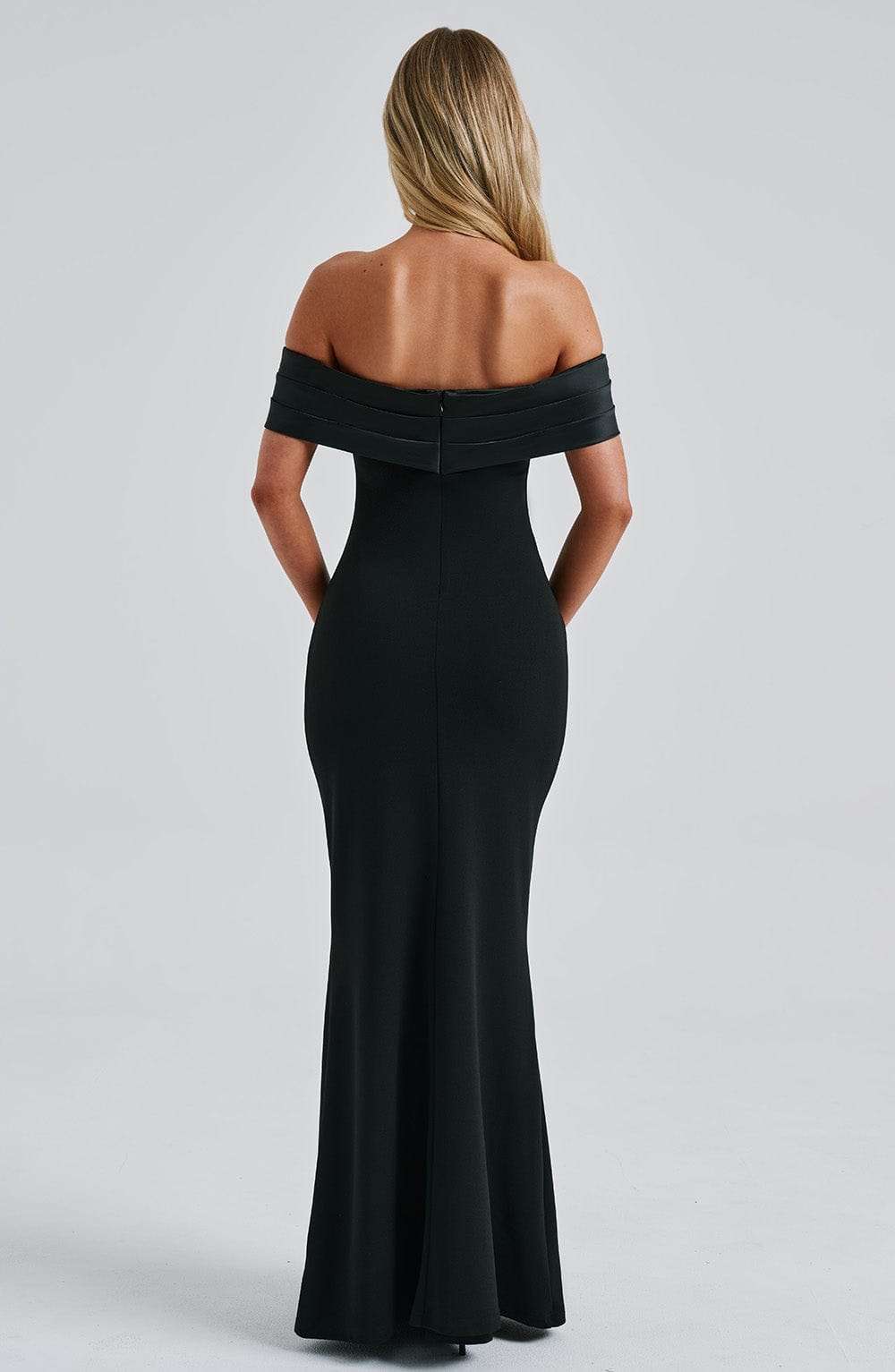 Joanna Maxi Dress - Black Ryvelle