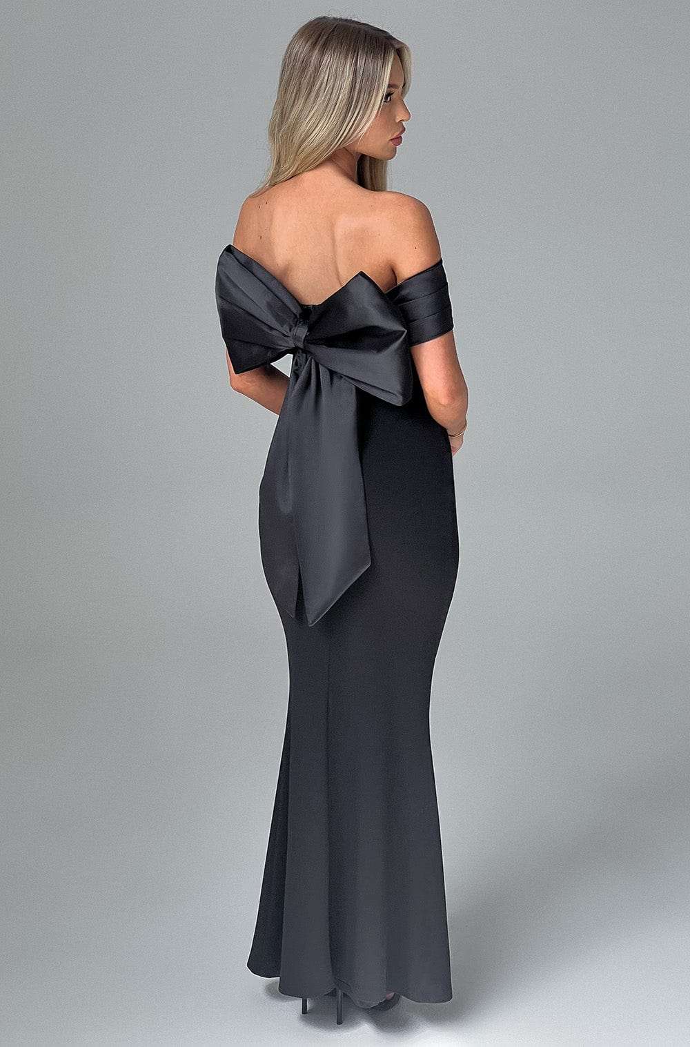Joanna Maxi Dress - Black Ryvelle