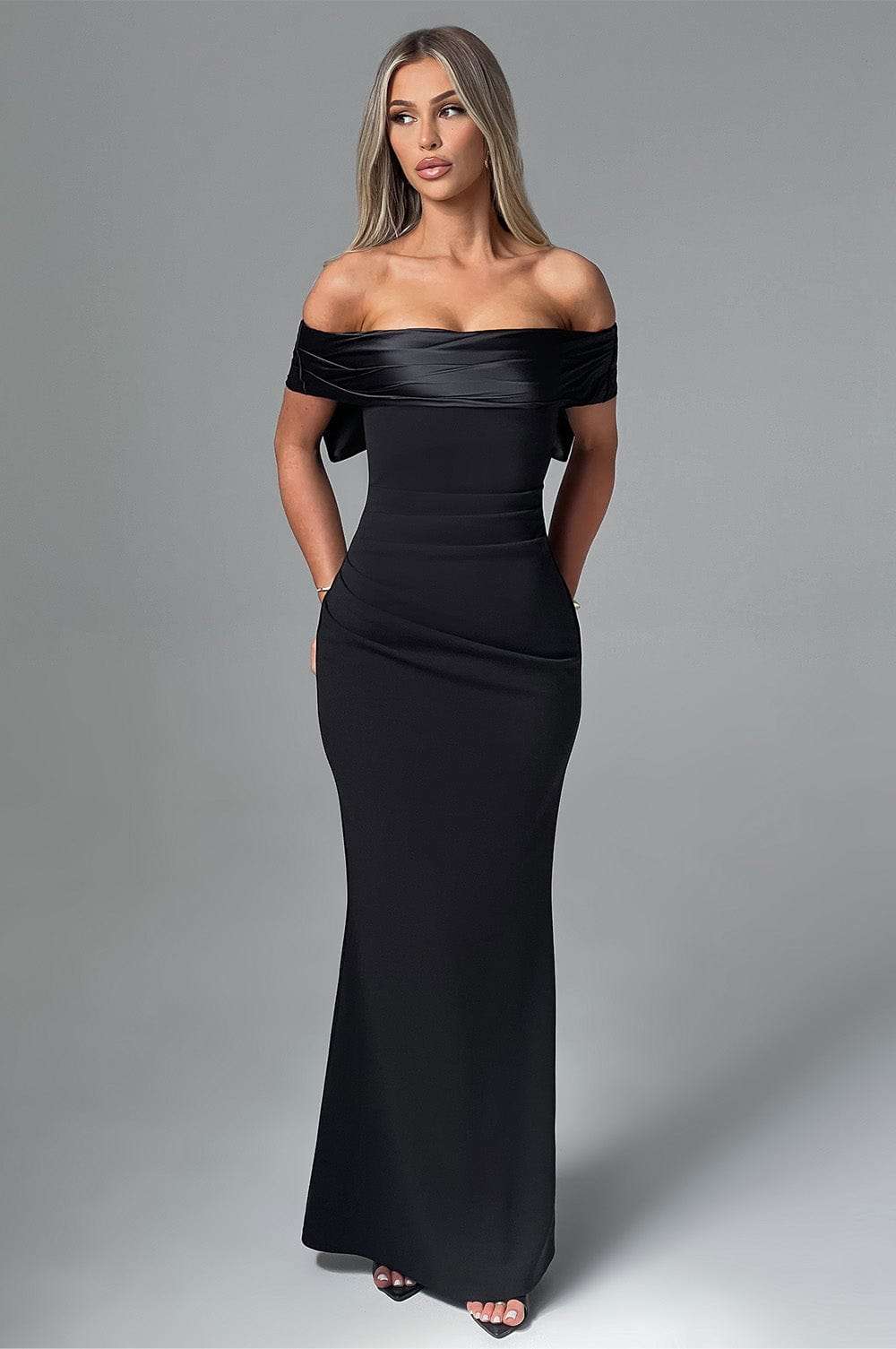 Joanna Maxi Dress - Black Ryvelle