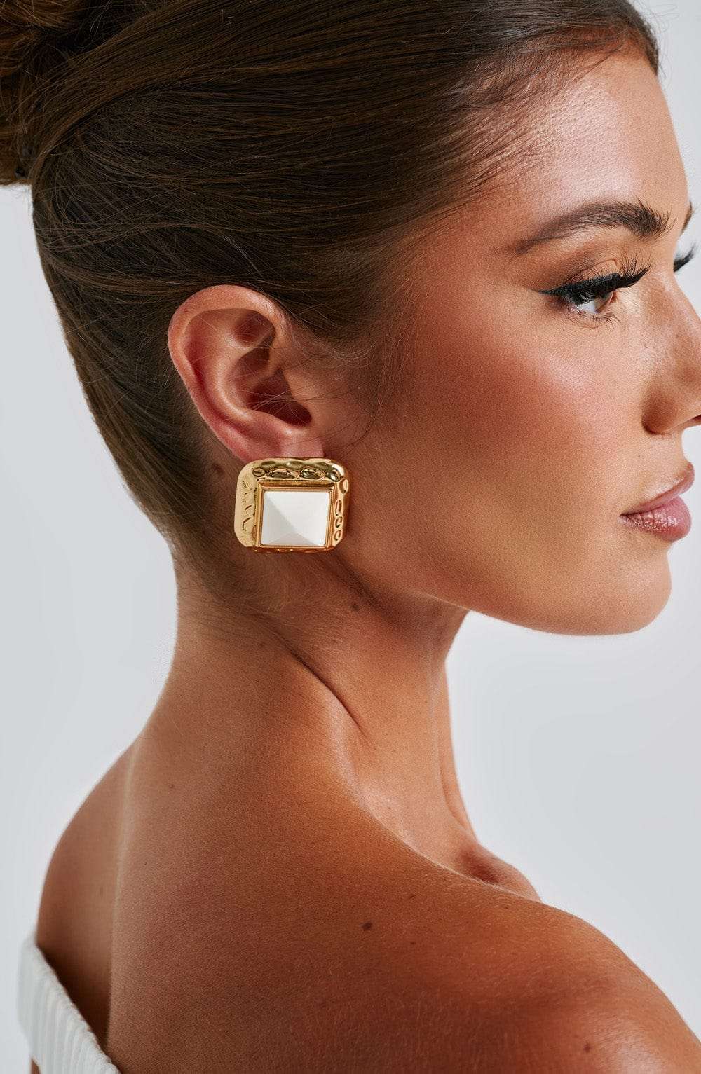 Kennedy Earrings - Ivory/Gold Ryvelle