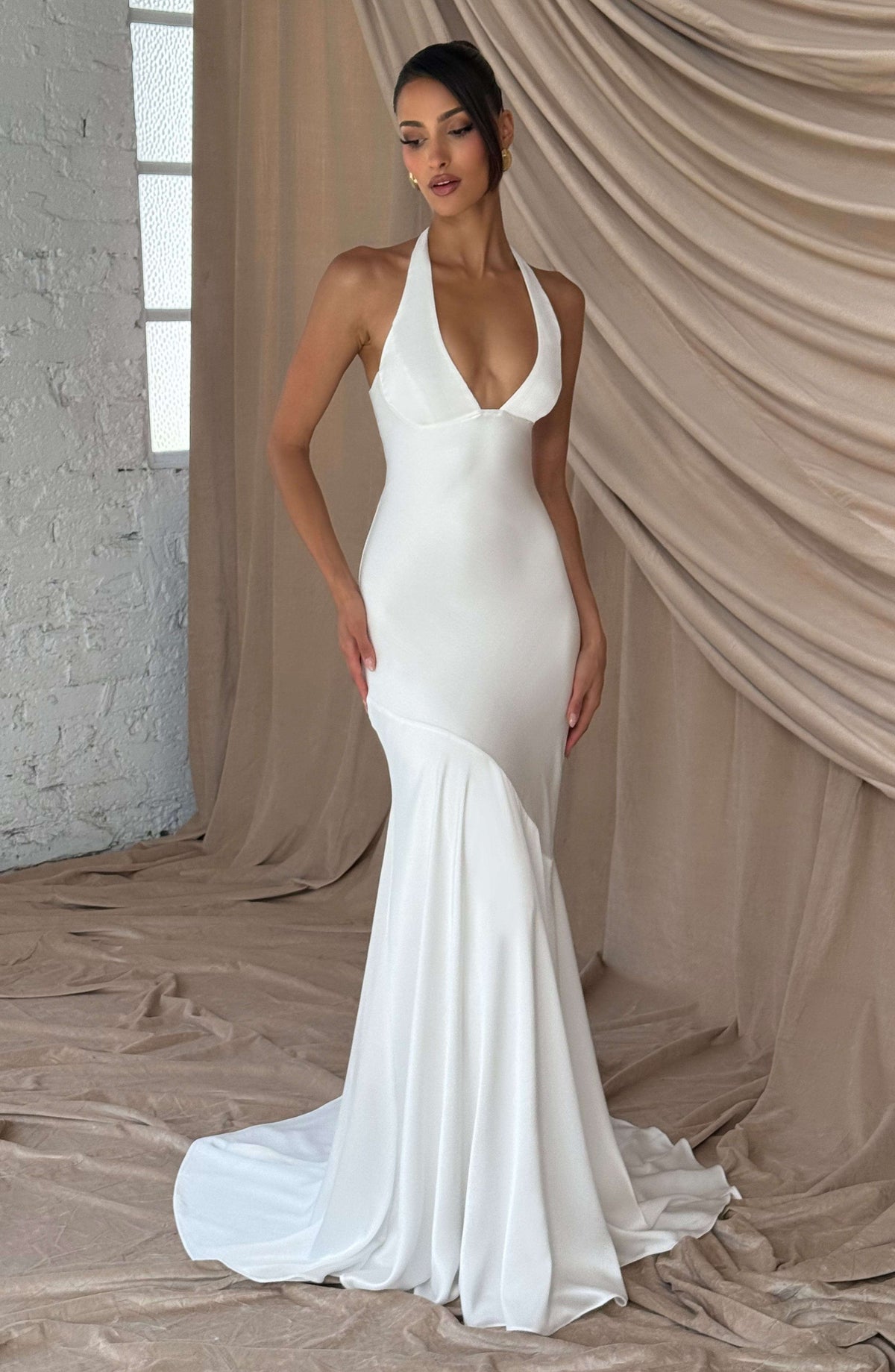 Kirsten Gown - Ivory Ryvelle