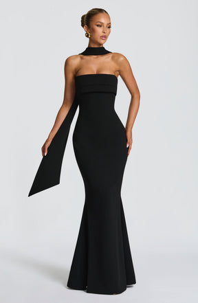 Leura Maxi Dress - Black Ryvelle