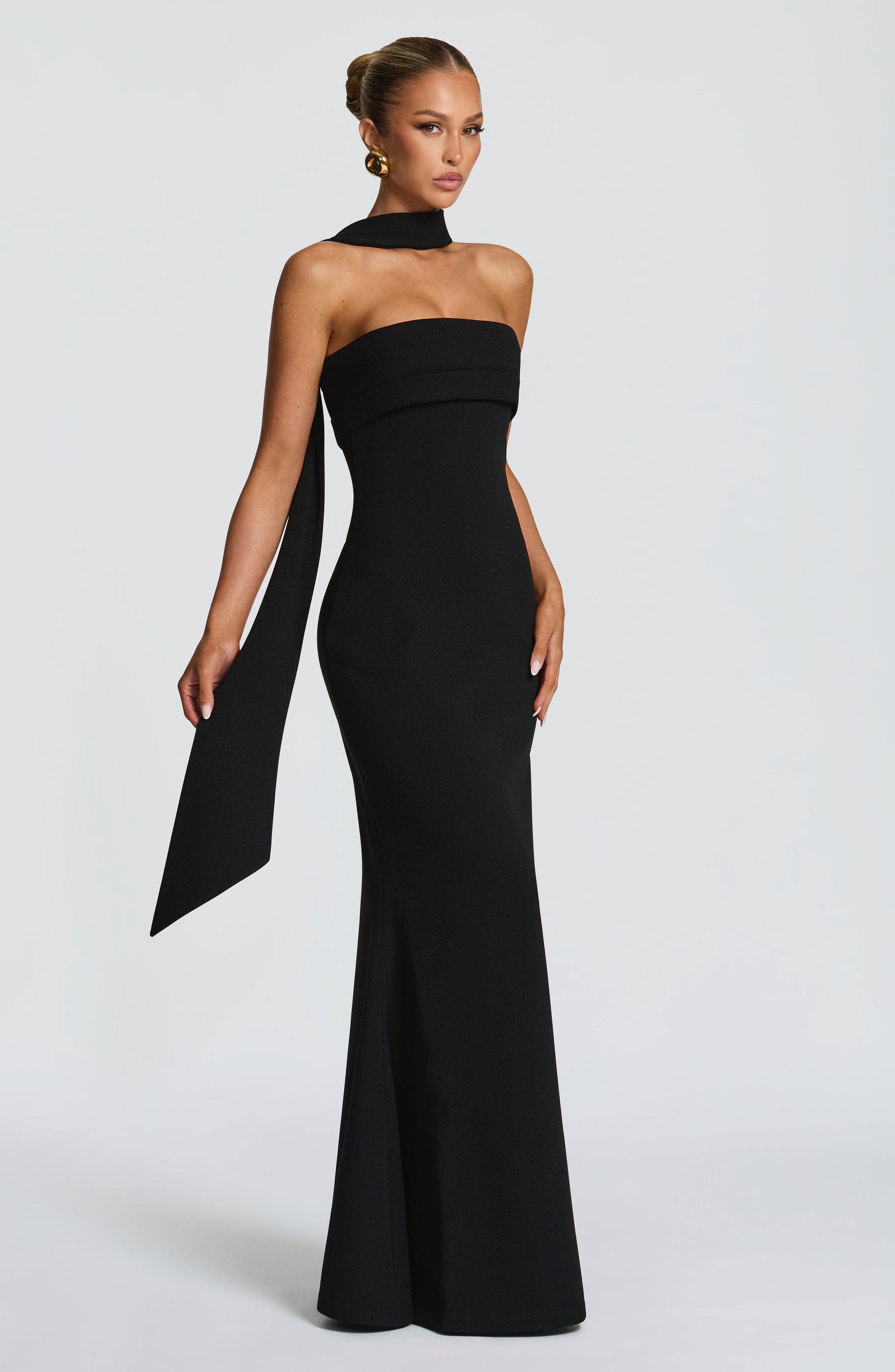 Leura Maxi Dress - Black Ryvelle