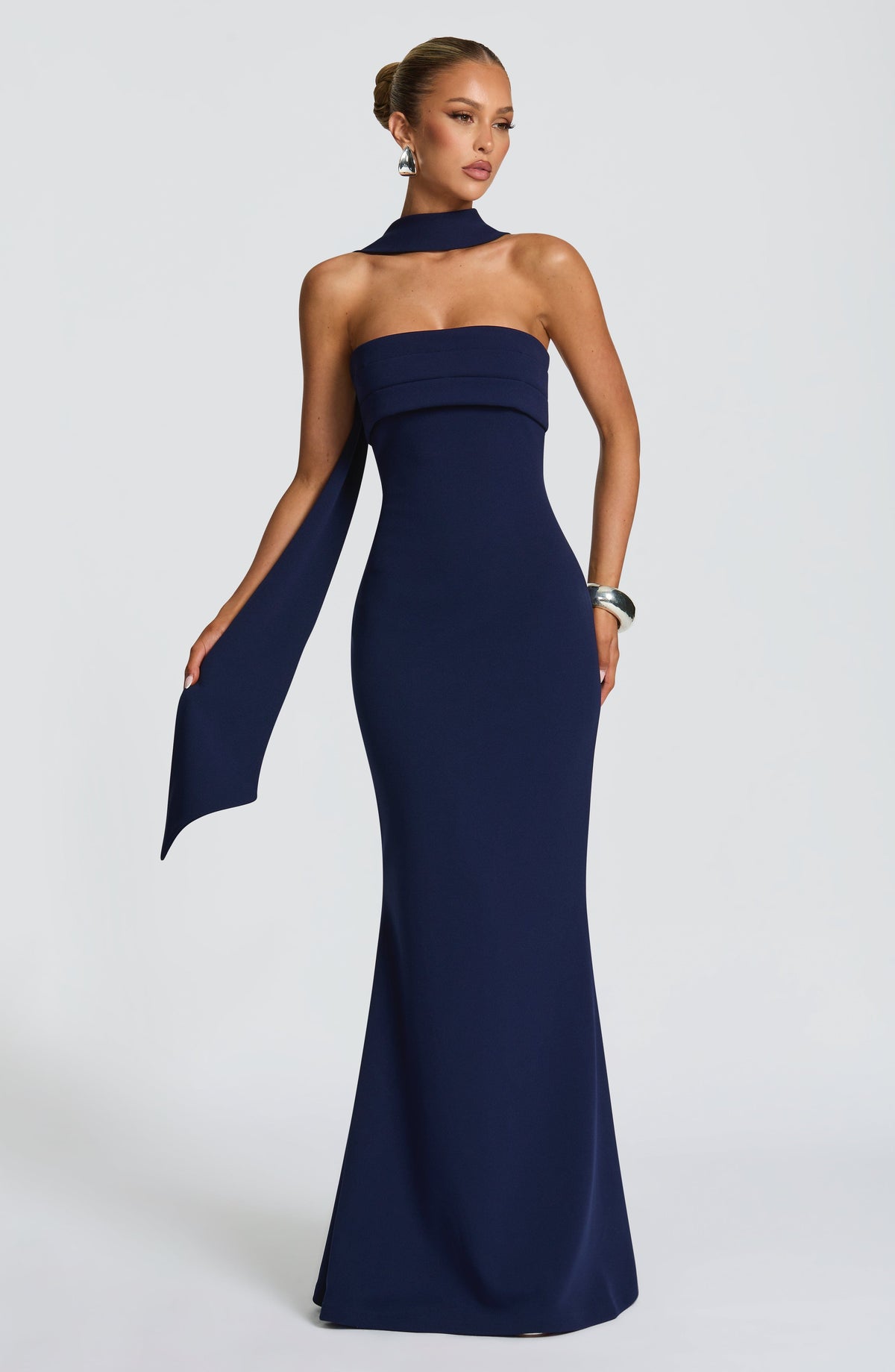 Leura Maxi Dress - Navy Ryvelle