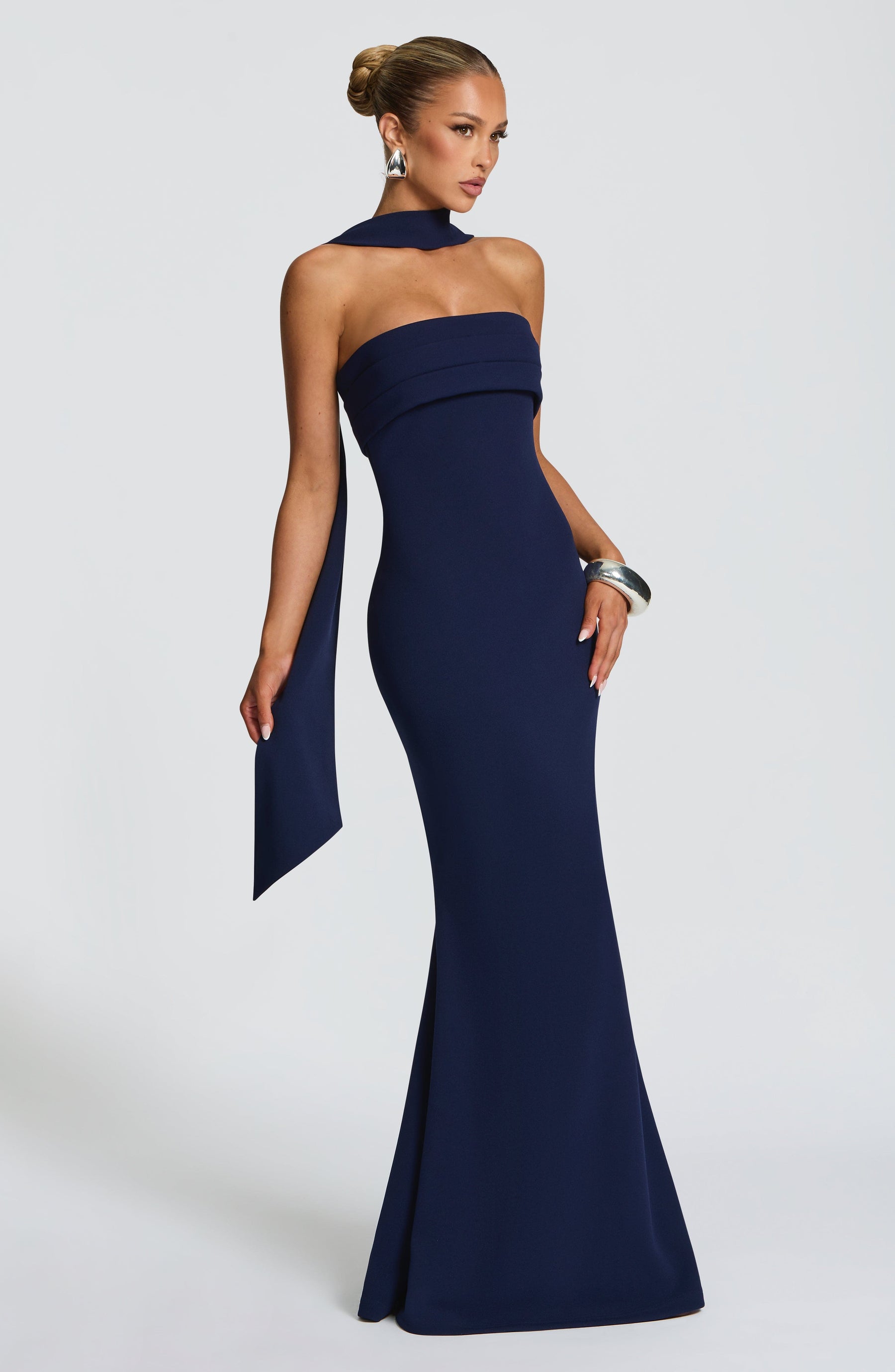 Leura Maxi Dress - Navy Ryvelle