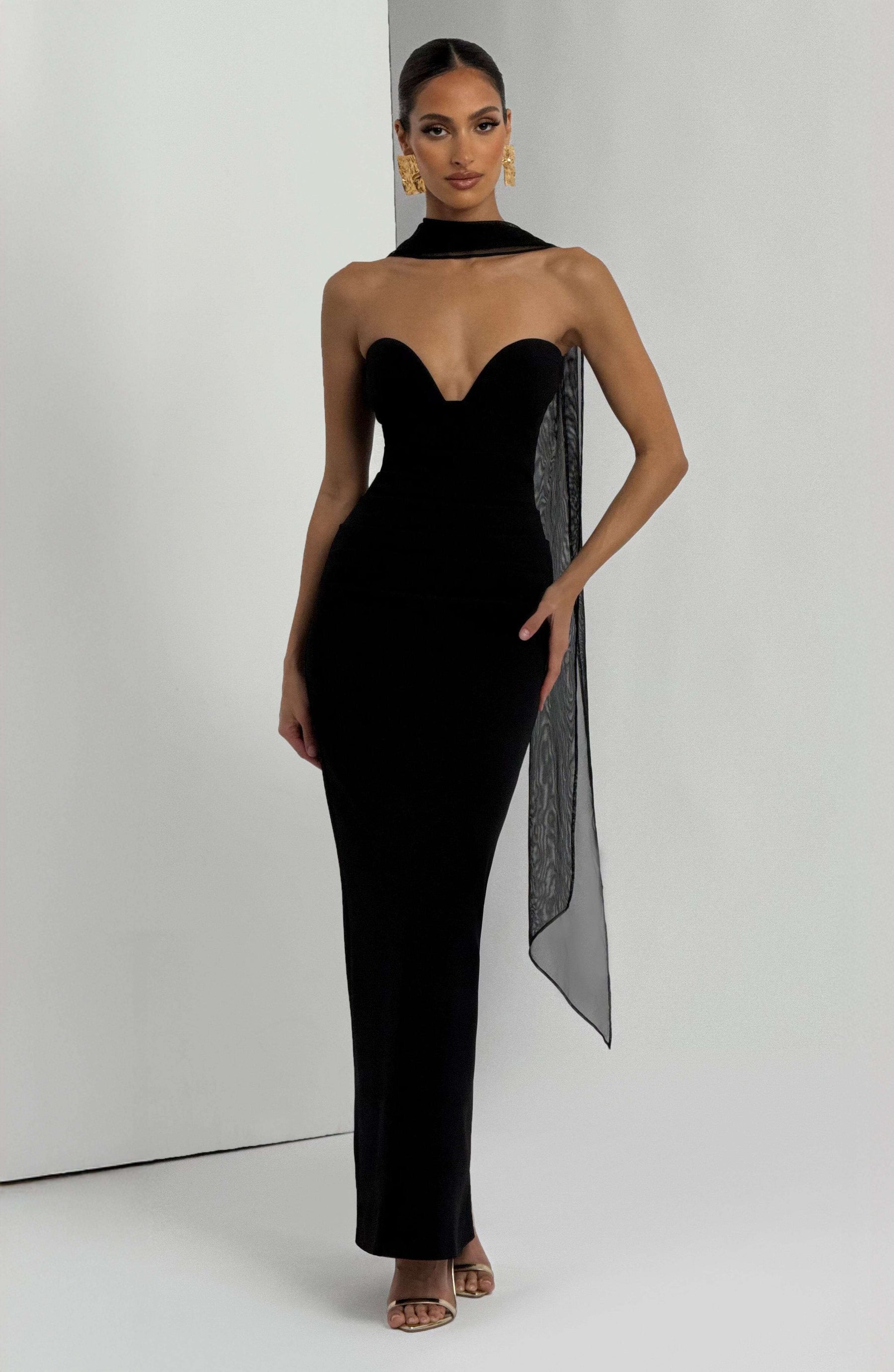 Lindsey Maxi Dress - Black Ryvelle