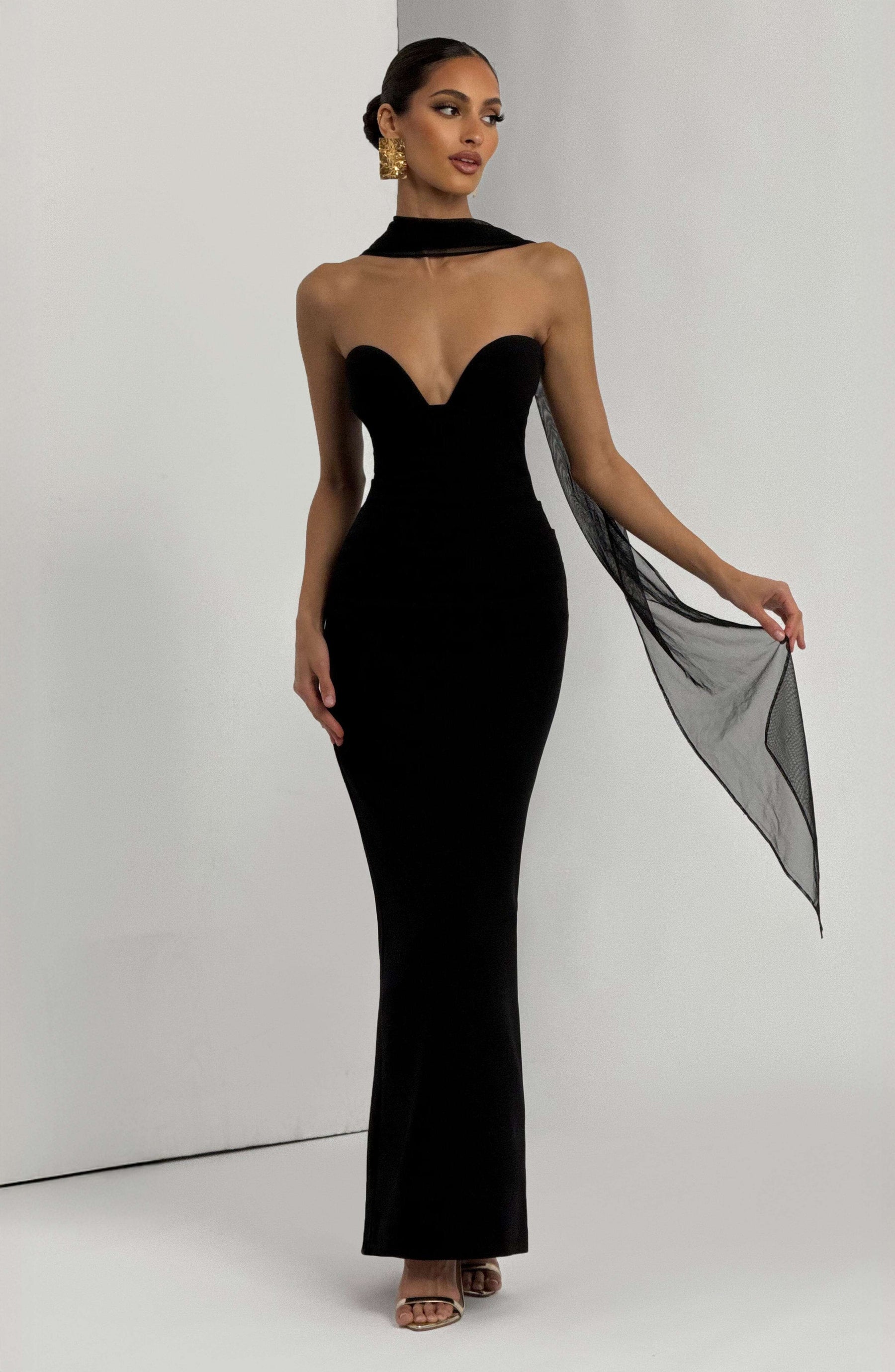 Lindsey Maxi Dress - Black Ryvelle