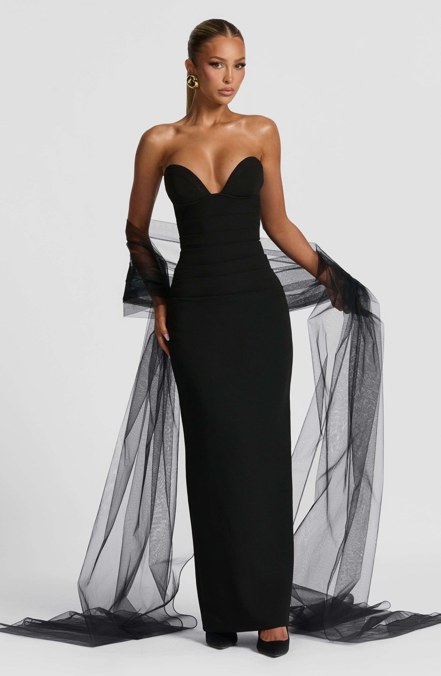 Lindsey Maxi Dress - Black Ryvelle