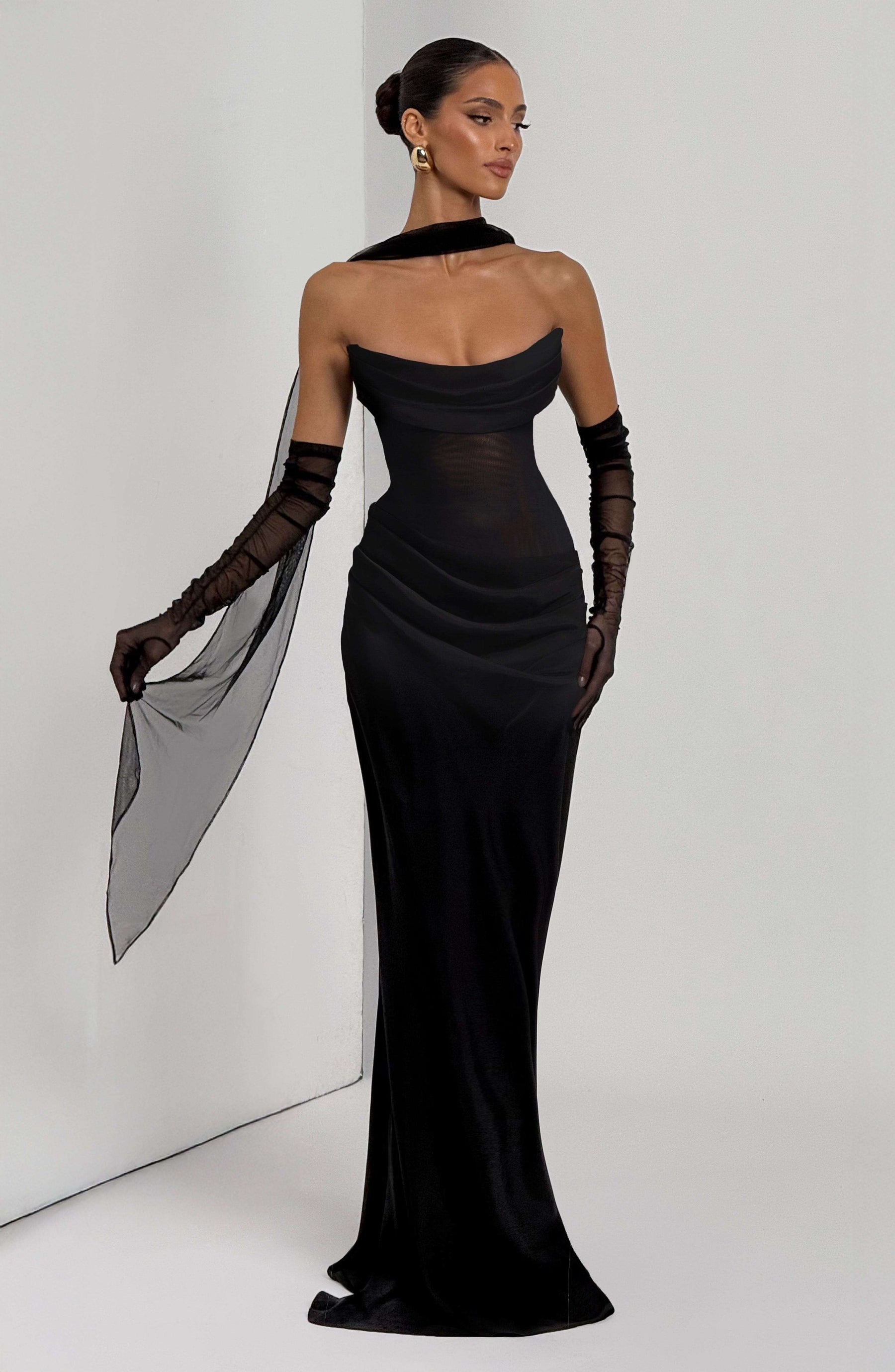 Liora Maxi Dress - Black Ryvelle