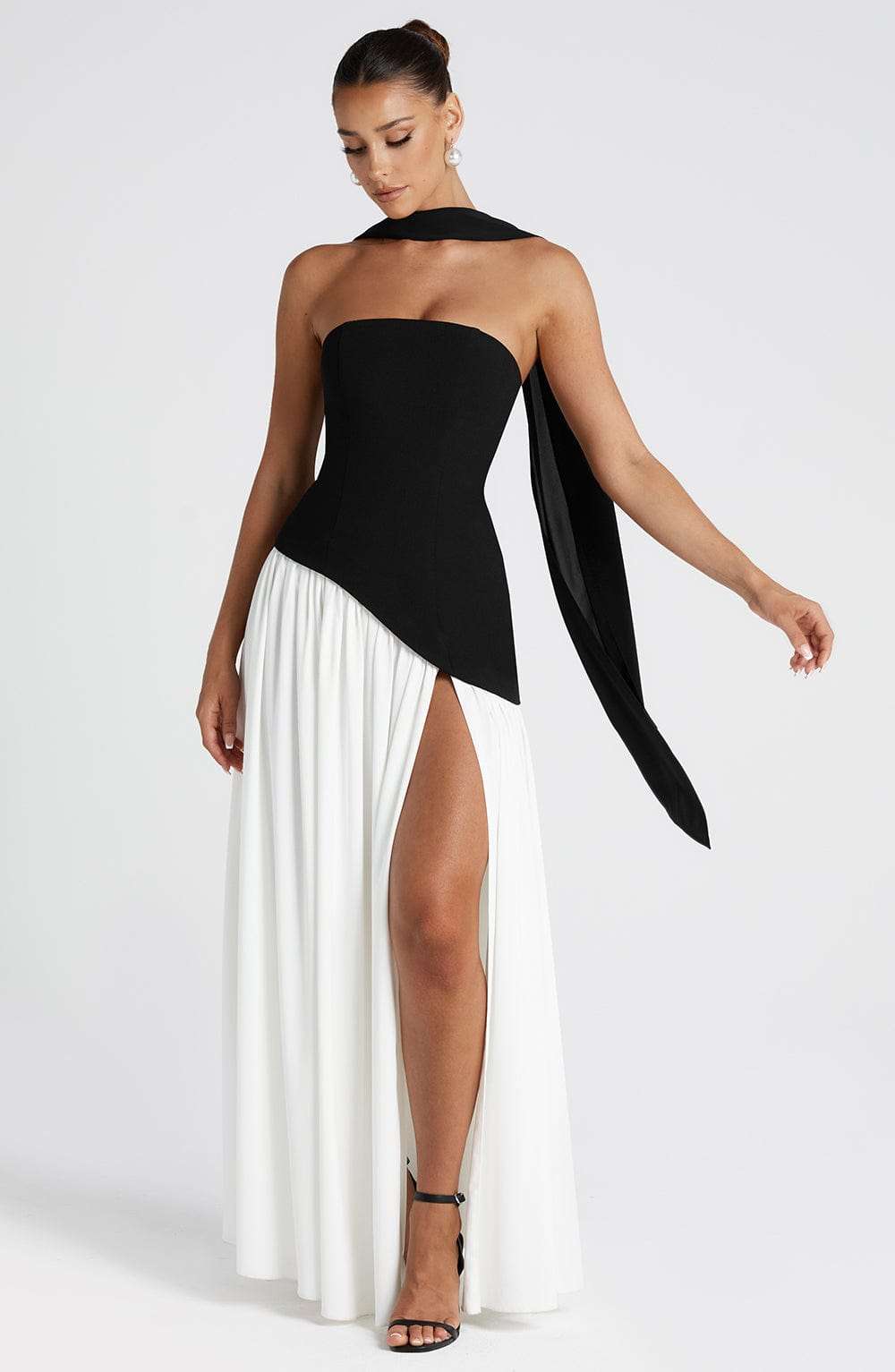 Maliyah Maxi Dress - Black/White Ryvelle