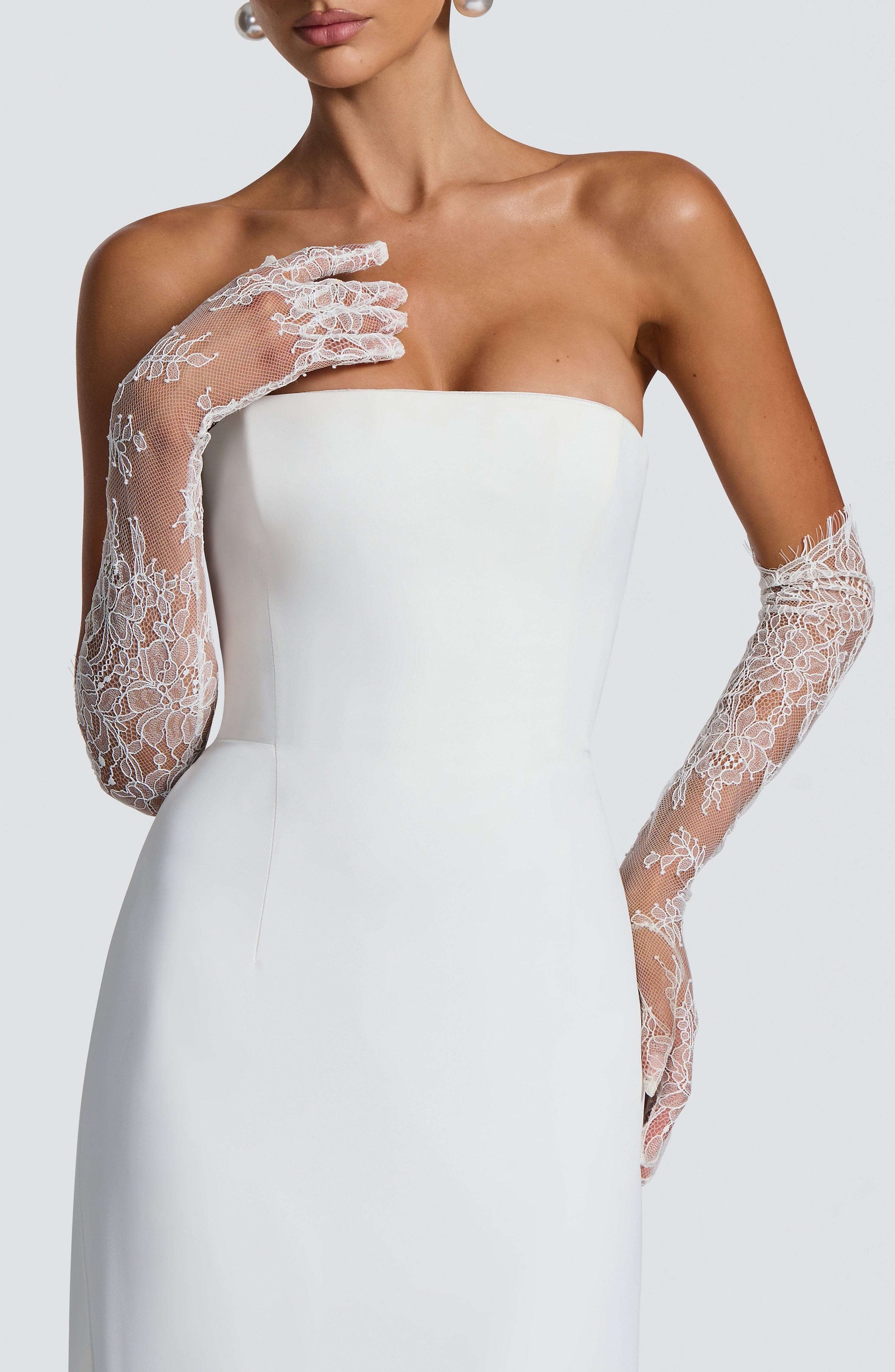 Nia Gloves - Ivory Ryvelle