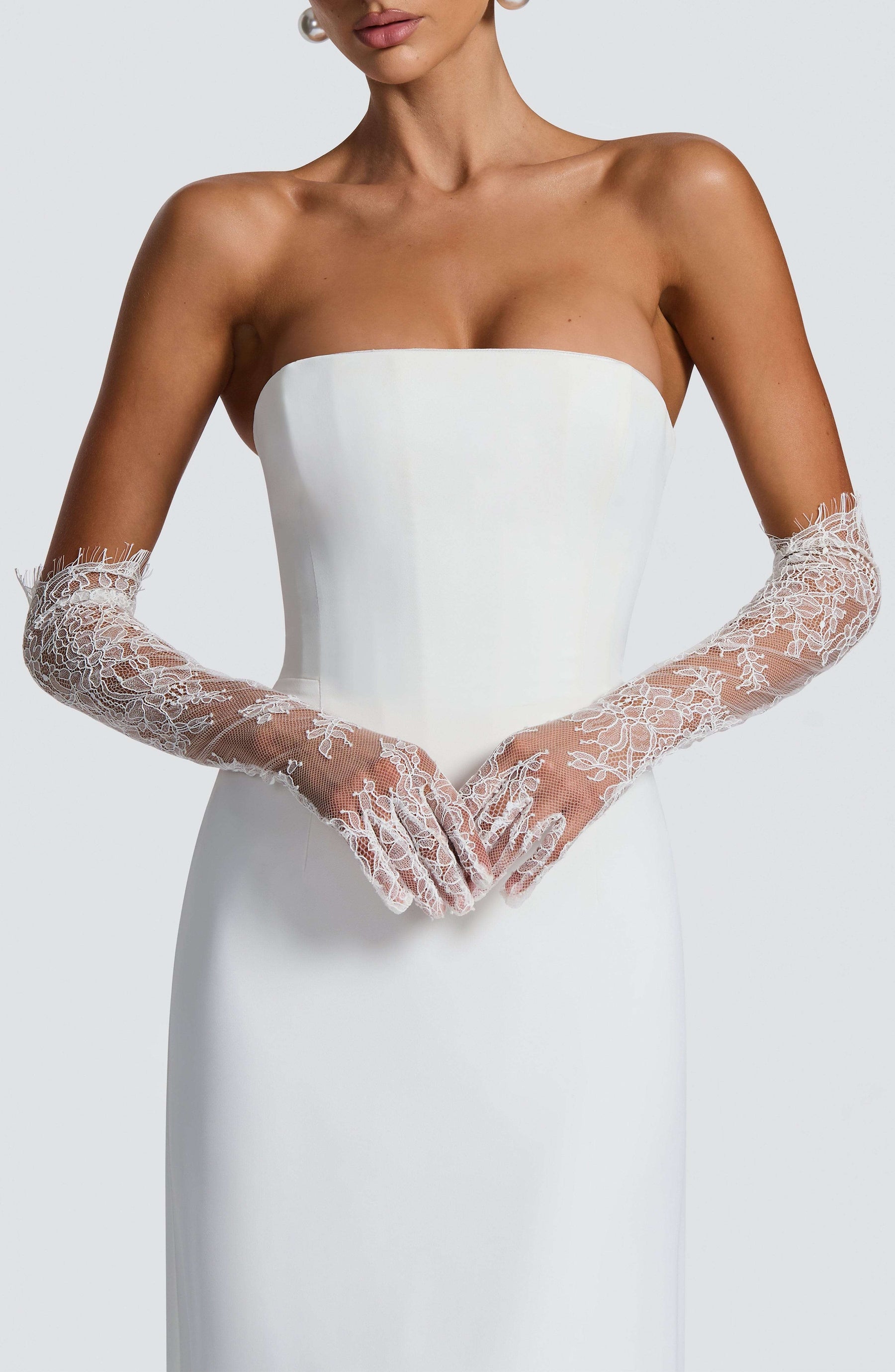 Nia Gloves - Ivory Ryvelle