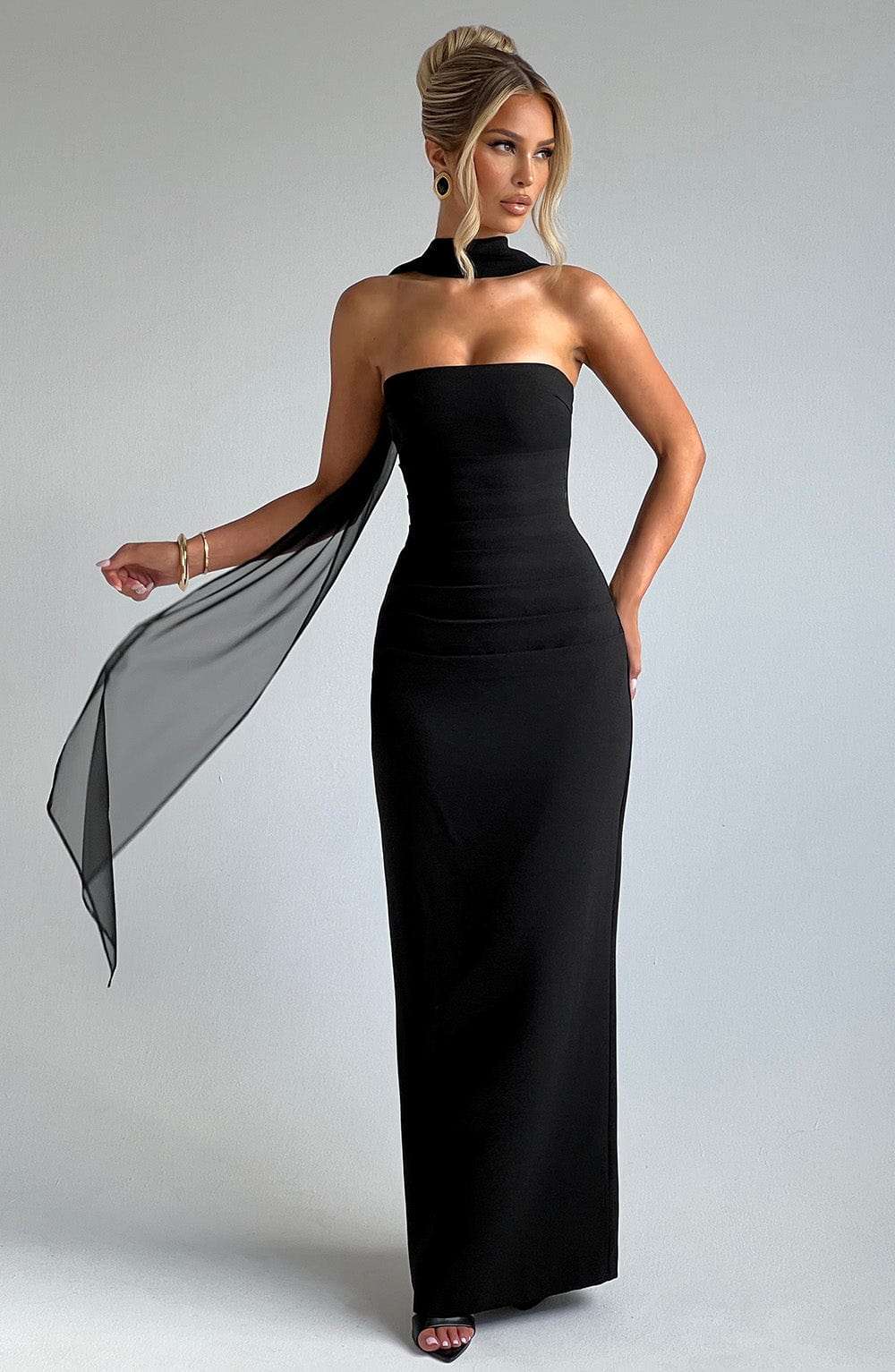 Yulia Maxi Dress - Black Ryvelle